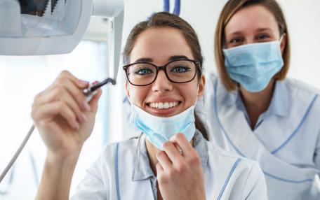 Differenza tra dentista e odontoiatra