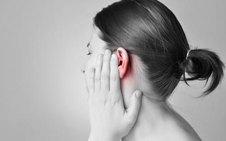 Dolore orecchio dopo impianto dentale